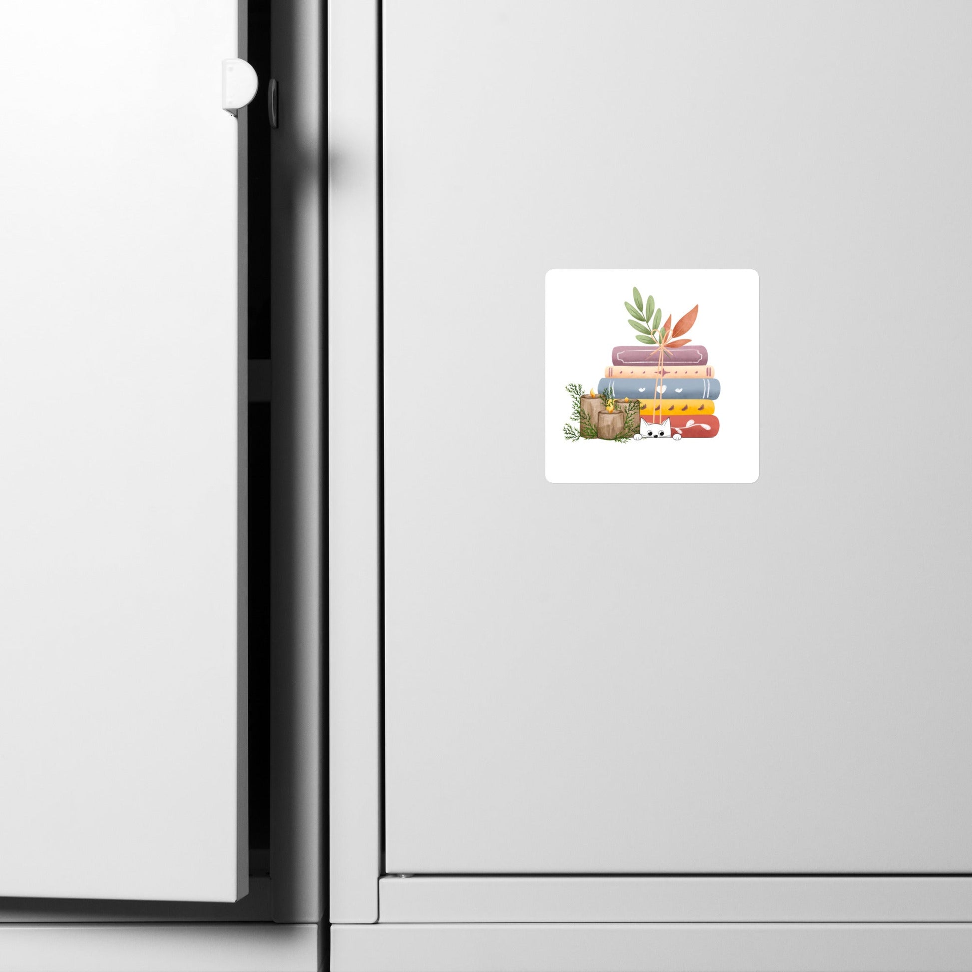 Magnet "livres et bougies" - Les Objets du Chapitre - 1360275_16367 - 4″×4″ -