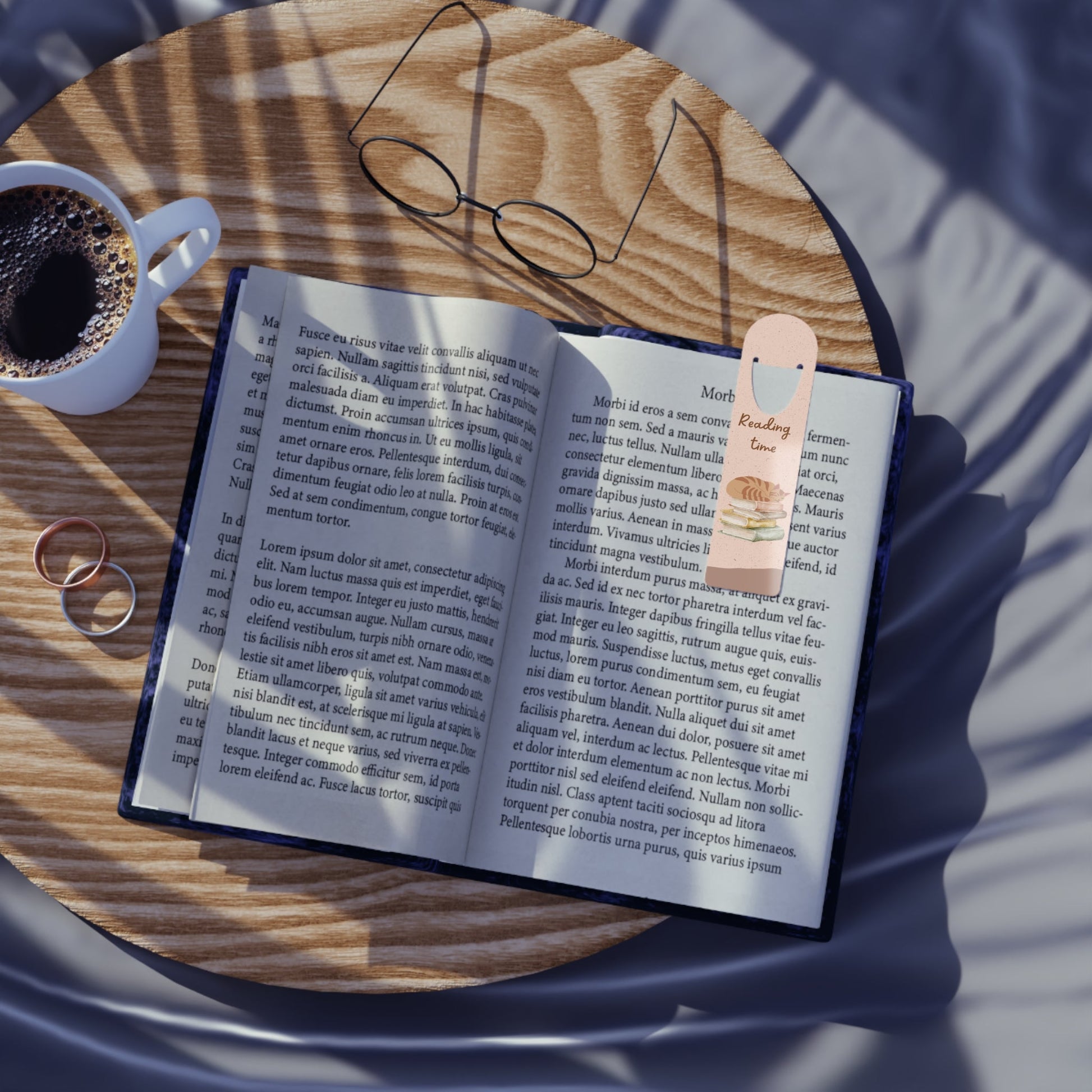 Marque - page "Pile de livres et chat roux" - Les Objets du Chapitre - 30159643498076100916 -