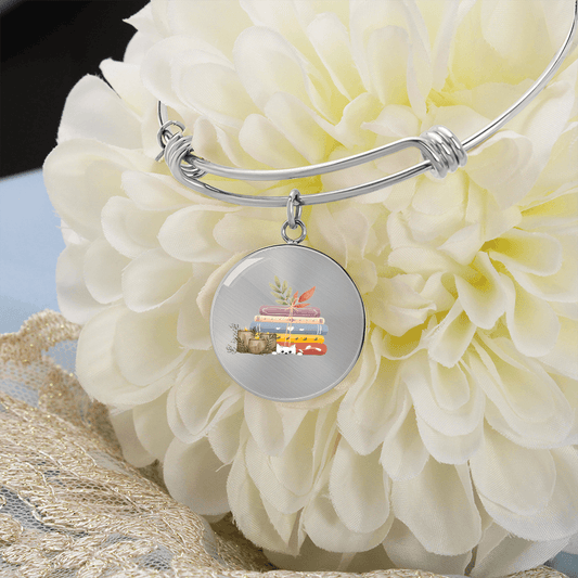 Bracelet avec breloques "livres et bougies" - Les Objets du Chapitre - SO - 14897899 - Bracelet avec breloques "livres et bougies" (argent) - 